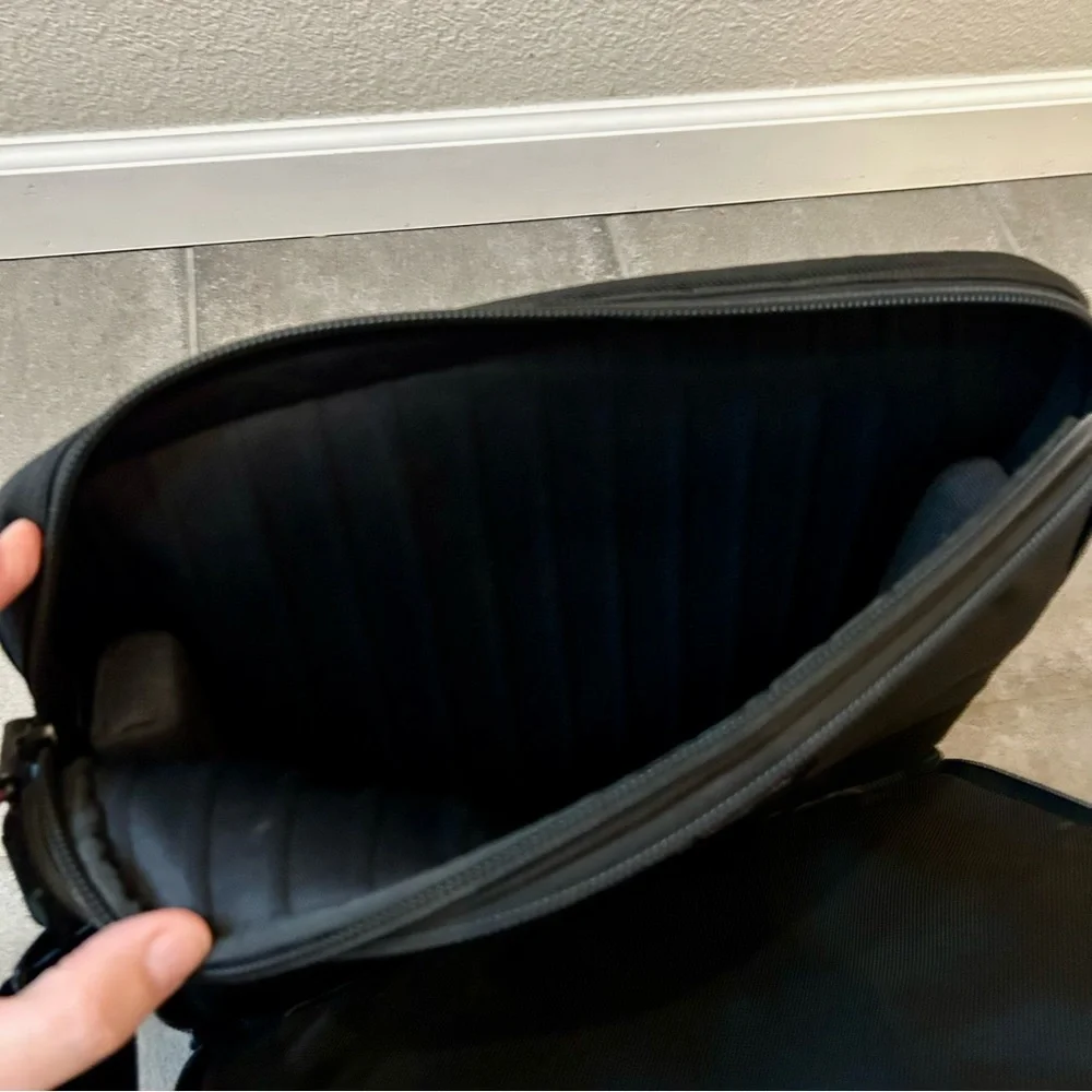 Tumi good used